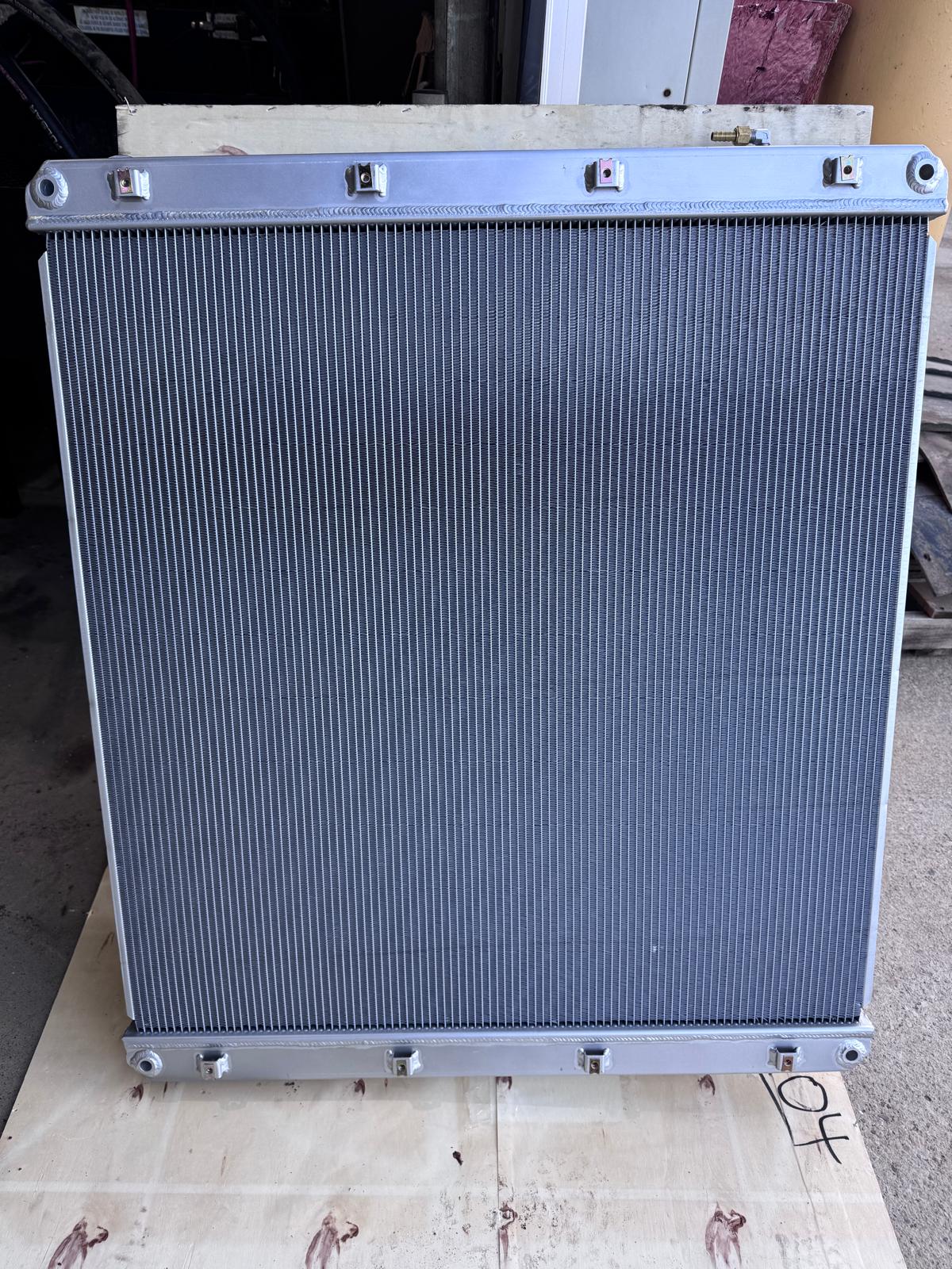 All-Aluminum Radiator 1744 – Freightliner M2 | rTech HDR
